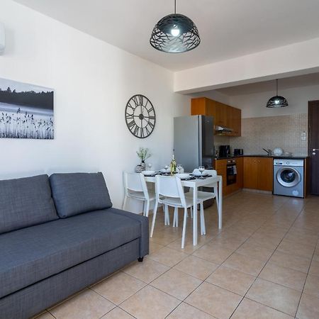 Polyn 1- Bedroom Apartment In Larnaca Buitenkant foto