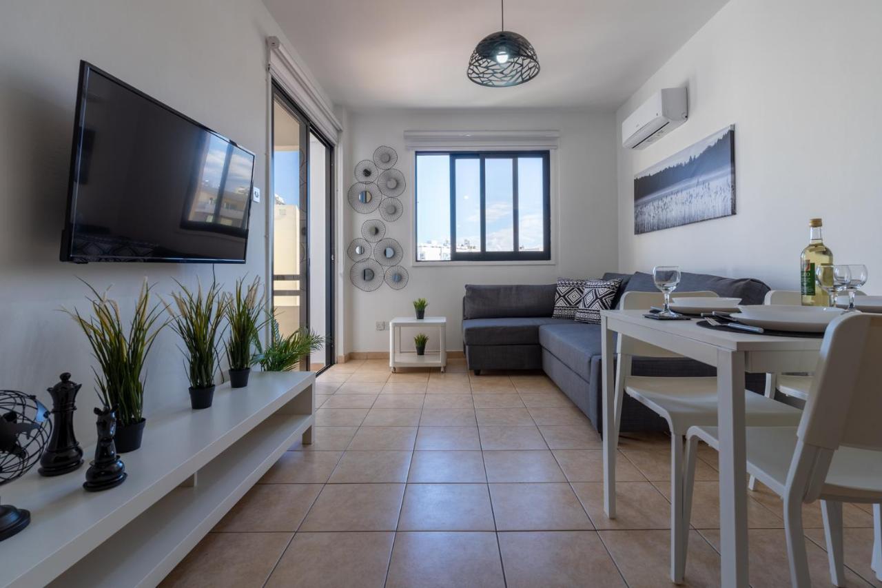 Polyn 1- Bedroom Apartment In Larnaca Buitenkant foto