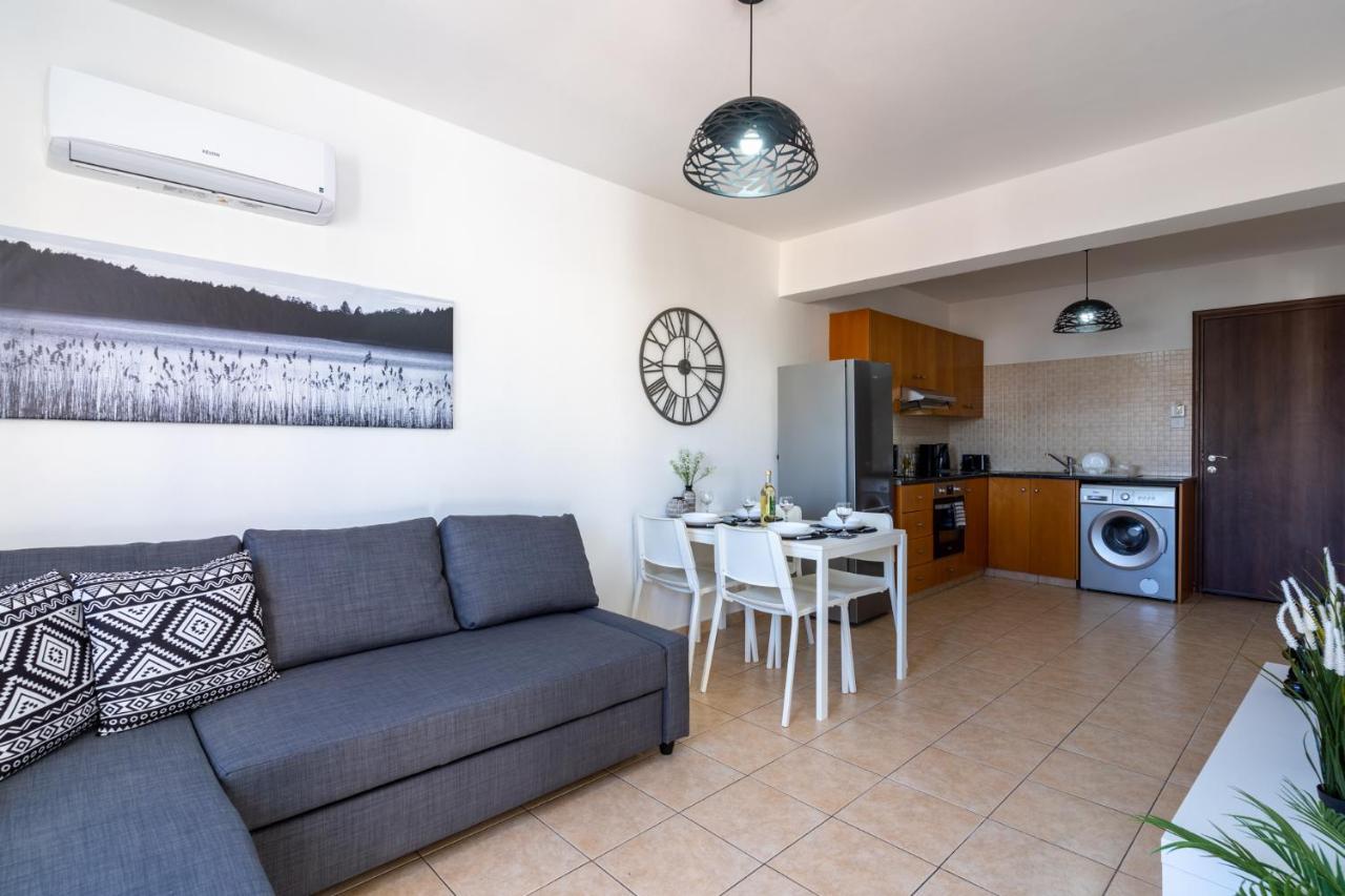 Polyn 1- Bedroom Apartment In Larnaca Buitenkant foto