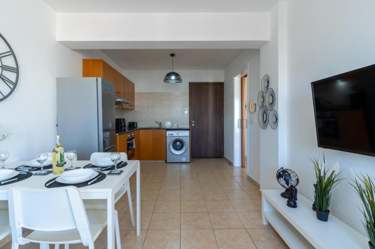 Polyn 1- Bedroom Apartment In Larnaca Buitenkant foto